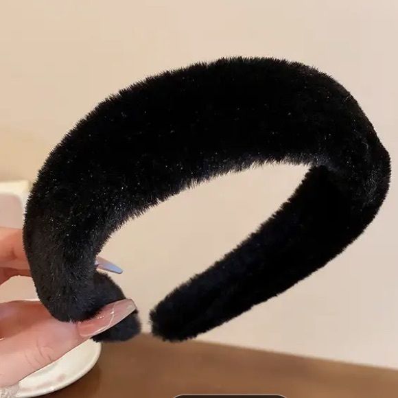 Accessories - Black padded faux fur headband